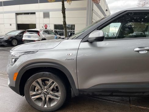 Used 2021 Kia Seltos LX image 8