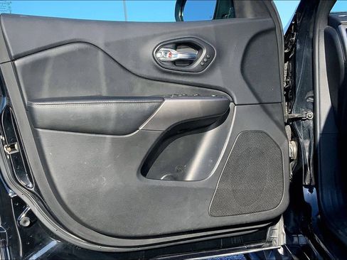 Used 2019 Jeep Cherokee High Altitude image 18