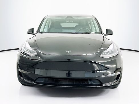 Used 2023 Tesla Model Y Performance image 2
