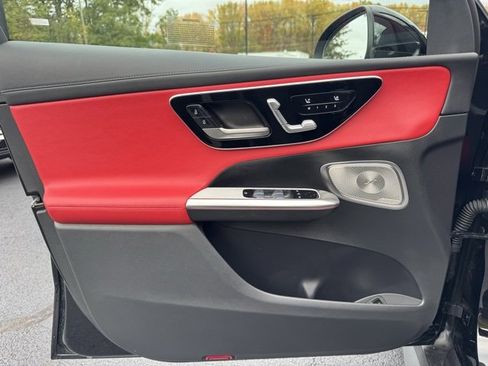 Used 2025 Mercedes-Benz GLC 300 4MATIC image 19