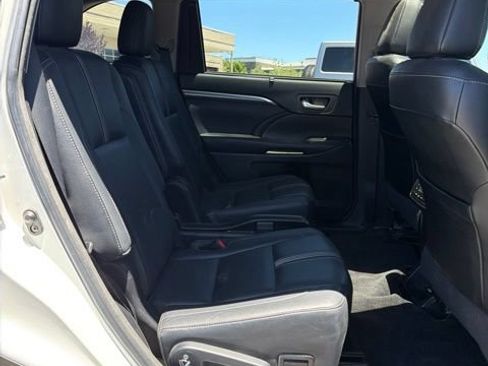 Used 2017 Toyota Highlander SE w/ Carpet Mat Package AWD/4WD image 8