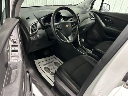 Used 2019 Chevrolet Trax LT w/ LT Convenience Package image 6