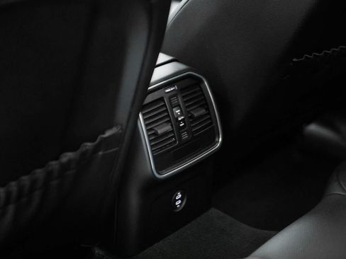 Certified 2024 Porsche Macan AWD/4WD image 34