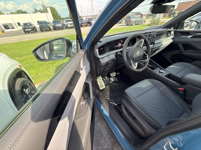 New 2026 Volkswagen Tiguan SE R-Line AWD/4WD image 12