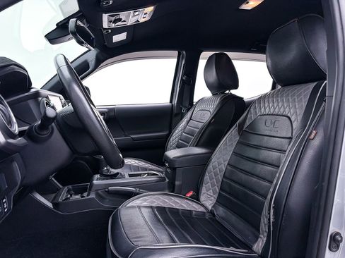 Used 2021 Toyota Tacoma TRD Off-Road w/ Technology Package image 21