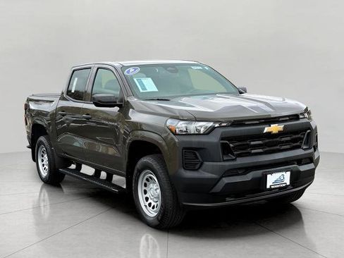 Certified 2024 Chevrolet Colorado W/T w/ Advanced Trailering Package image 1