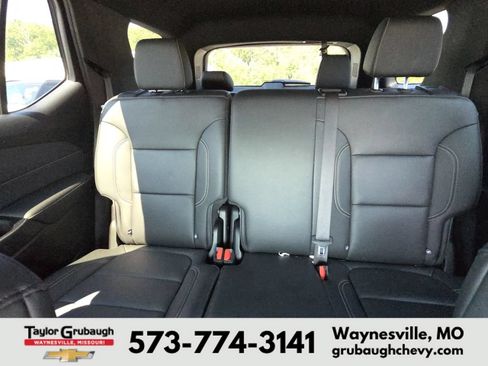 Used 2023 Chevrolet Traverse LT FWD image 25