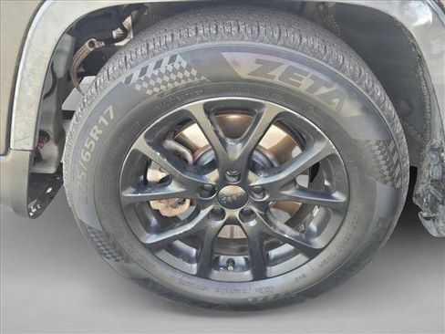 Used 2017 Jeep Cherokee Limited FWD image 10