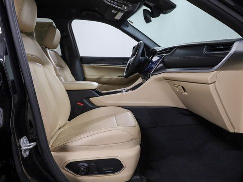 Used 2024 Jeep Grand Cherokee Limited w/ Black Appearance Package image 20