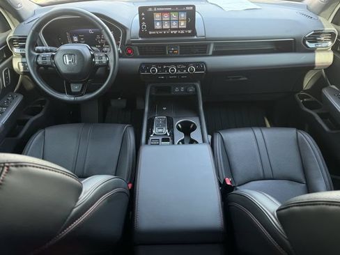Used 2025 Honda Pilot Black Edition image 12