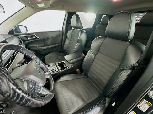 Used 2024 Mitsubishi Outlander SE image 13