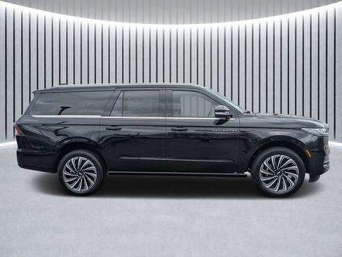 New 2026 Lincoln Navigator L Black Label AWD/4WD image 2