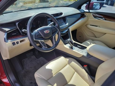 Used 2018 Cadillac XT5 Luxury w/ Driver Awareness Package image 21