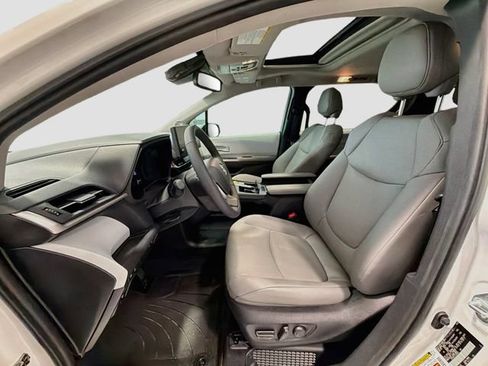 Certified 2026 Toyota Sienna XLE AWD/4WD image 17