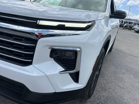 New 2026 Chevrolet Traverse LT w/ Sun and Wheel Package FWD image 9
