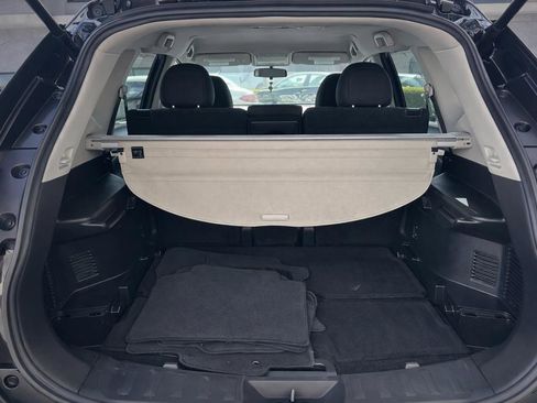 Used 2018 Nissan Rogue SV image 12