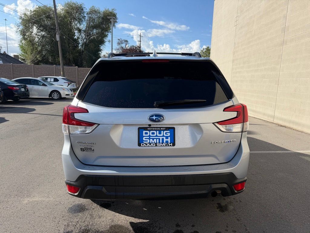 Used 2020 Subaru Forester Premium AWD/4WD image 4