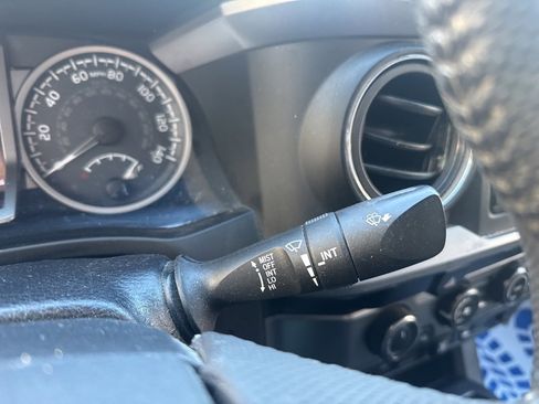 Used 2019 Toyota Tacoma SR image 21