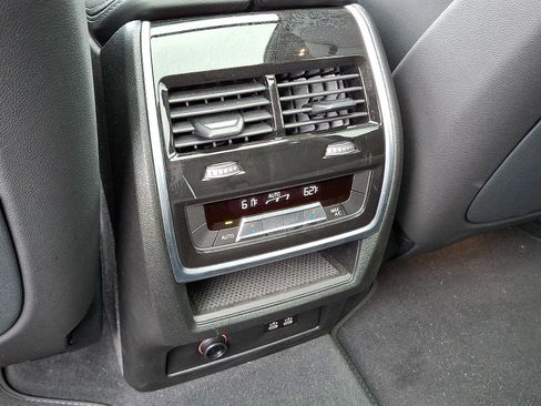 Used 2025 BMW X7 xDrive40i AWD/4WD image 11