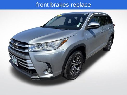 Used 2017 Toyota Highlander Plus AWD/4WD image 3