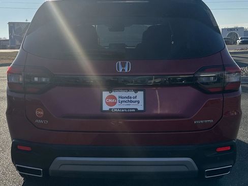 New 2025 Honda Pilot Touring image 4