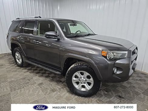 Used 2019 Toyota 4Runner SR5 AWD/4WD image 9