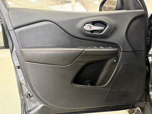 Used 2016 Jeep Cherokee Trailhawk w/ Comfort/Convenience Group image 19
