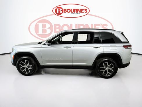 Used 2025 Jeep Grand Cherokee Limited AWD/4WD image 7