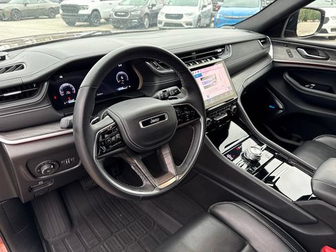 Used 2021 Jeep Grand Cherokee L Overland w/ Luxury Tech Group IV AWD/4WD image 2