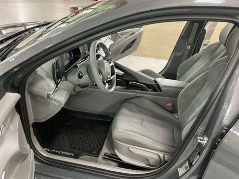 Used 2026 Hyundai Elantra SE FWD image 11