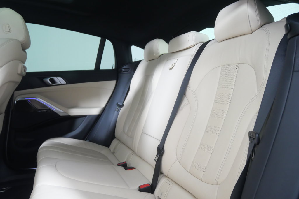 Used 2021 BMW X6 sDrive40i w/ M Sport Package RWD image 16