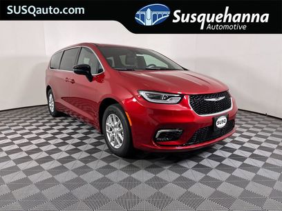 New 2026 Chrysler Pacifica Select