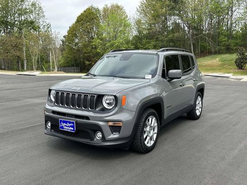 Used 2021 Jeep Renegade Latitude FWD image 3
