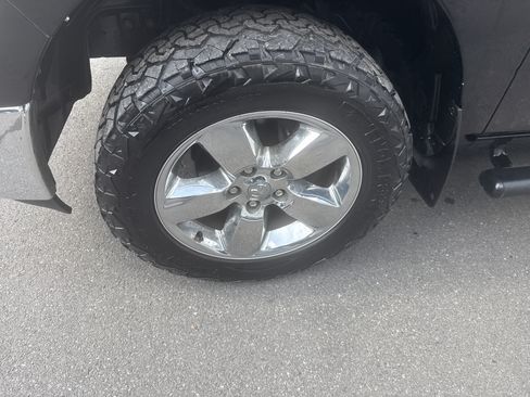 Used 2020 RAM 1500 Classic SLT AWD/4WD image 9