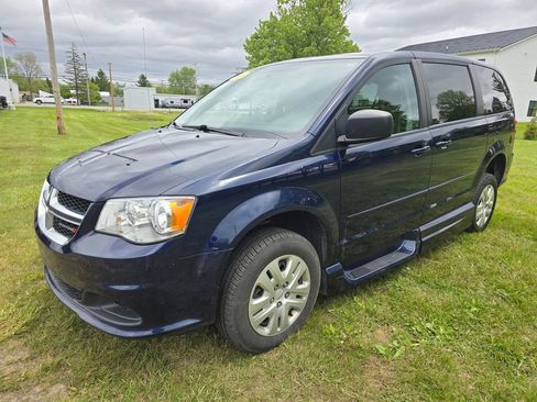 Used 2016 Dodge Grand Caravan SE w/ Quick Order Package 29E SE FWD image 3