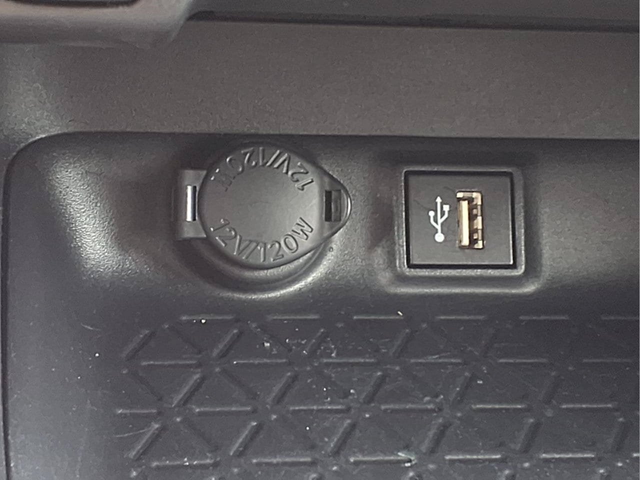 Used 2025 Toyota RAV4 XLE AWD/4WD image 19