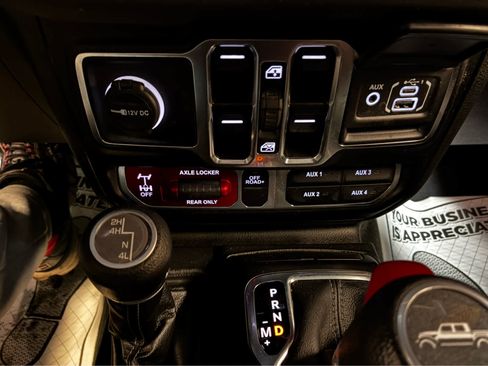 Used 2024 Jeep Gladiator Mojave w/ Technology Group image 24