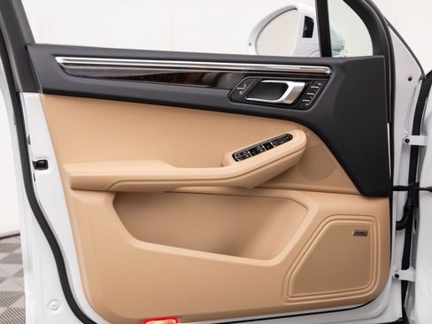 New 2026 Porsche Macan image 14