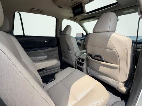 Used 2019 Honda Pilot Touring image 29