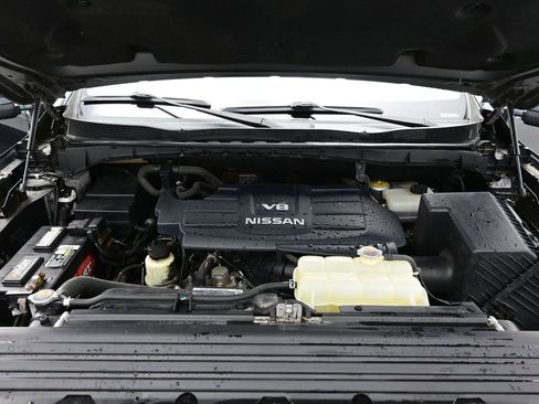 Used 2016 Nissan Titan SL image 11