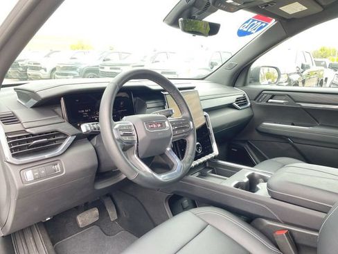 Used 2026 GMC Acadia Elevation w/ Elevation Premium Package FWD image 10