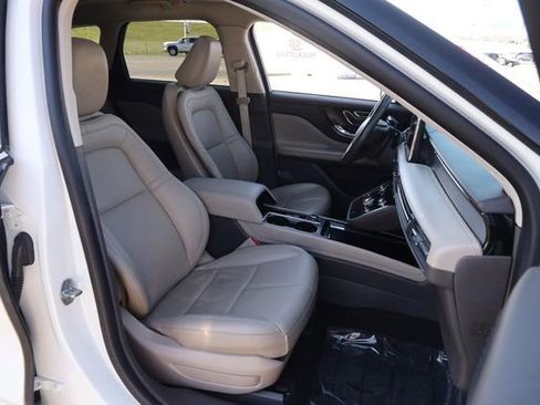 Used 2022 Lincoln Corsair AWD w/ Premium Package image 28