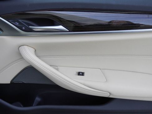 Used 2021 BMW 540i w/ Premium Package image 31