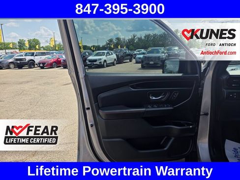 Used 2025 Honda Pilot TrailSport image 18