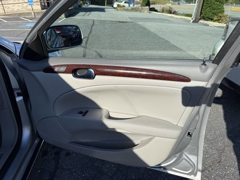 Used 2009 Buick Lucerne CXL image 20