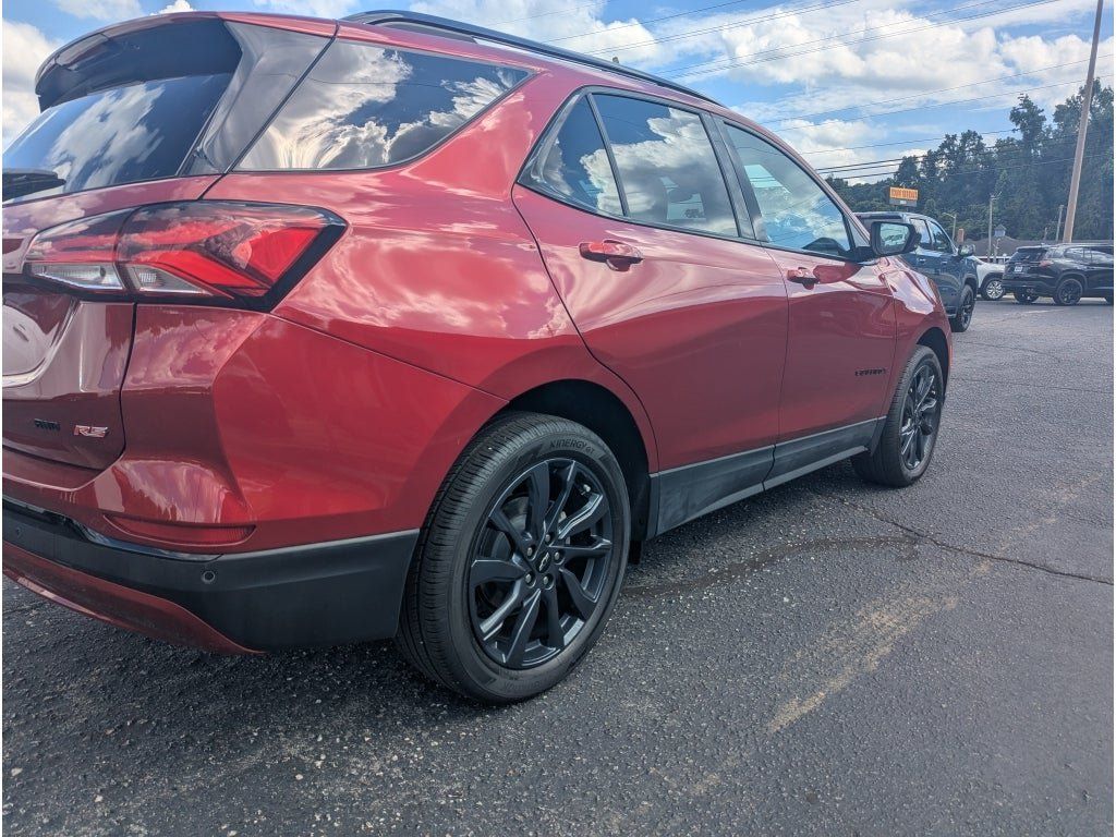 Used 2024 Chevrolet Equinox RS w/ LPO, Floor Liner Package AWD/4WD image 3