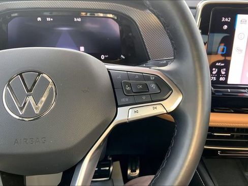 Used 2024 Volkswagen Atlas Cross Sport SEL R-Line image 22