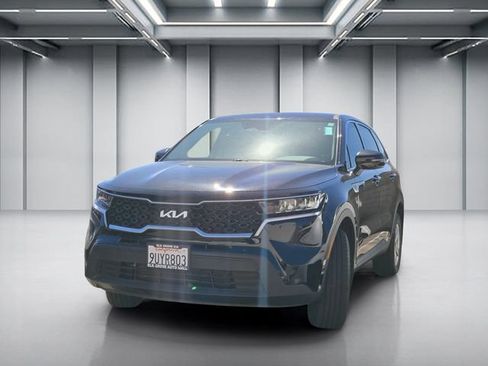 Certified 2023 Kia Sorento LX AWD/4WD image 3