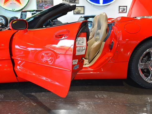 Used 1998 Chevrolet Corvette Convertible w/ Memory Pkg RWD image 27