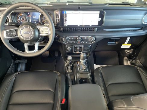 New 2026 Jeep Wrangler Unlimited Sahara AWD/4WD image 18